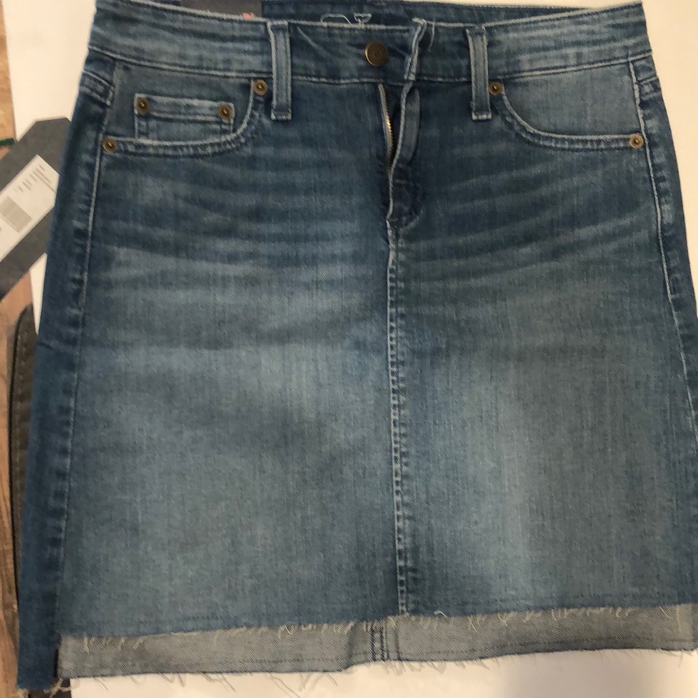 NWT vineyard vines size 6 raw edge Jean skirt